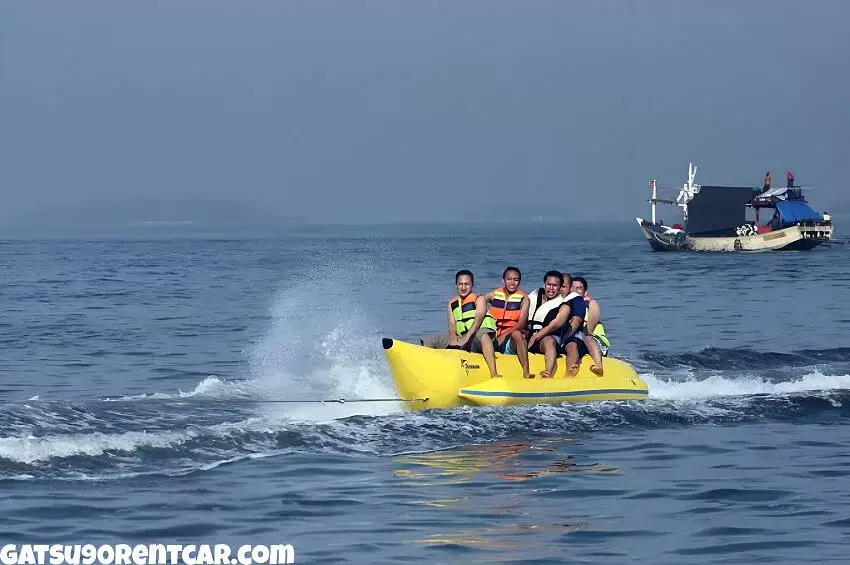 Banana Boat - Fasilitas Pantai Mbeach Kalianda