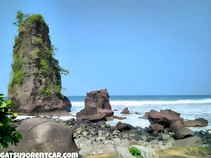 Pantai Batu Tihang - 11 Pantai di Lampung Barat yang Wajib Dikunjungi