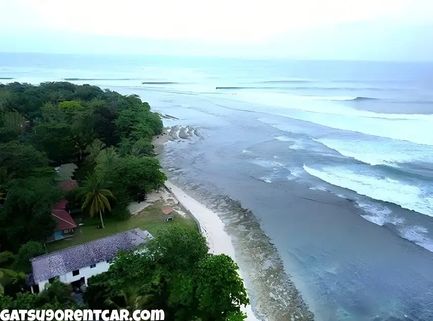 Pantai Karang Nyimbor - 11 Pantai di Lampung Barat yang Wajib Dikunjungi