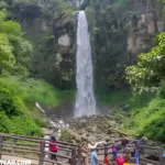 Menikmati Keindahan Air Terjun Grojogan Sewu yang Membuat Hati Tenang