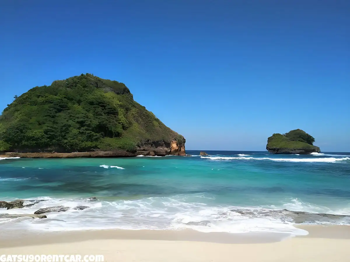 Menikmati Keindahan Pantai Goa Cina Surga Tersembunyi di Tengah Keindahan Alam Indonesia