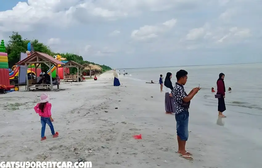 Pantai Cemara Lampung Timur Menawarkan Fasilitas Menarik untuk Wisatawan