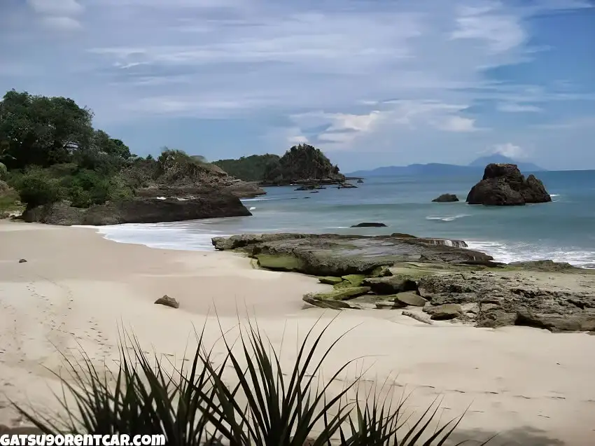 Pesona Memikat Pantai Maron Menikmati Keindahan Alam yang Mempesona