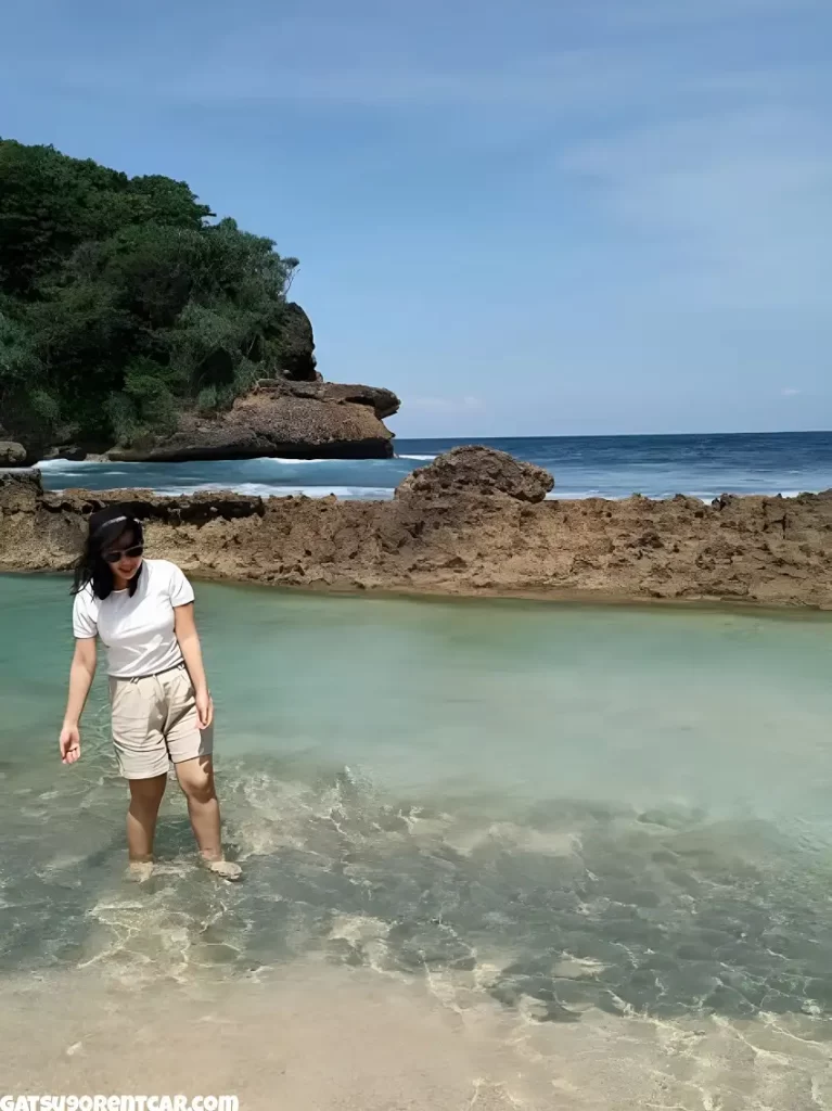 Sekilas Mengenai Pantai Batu Bengkung