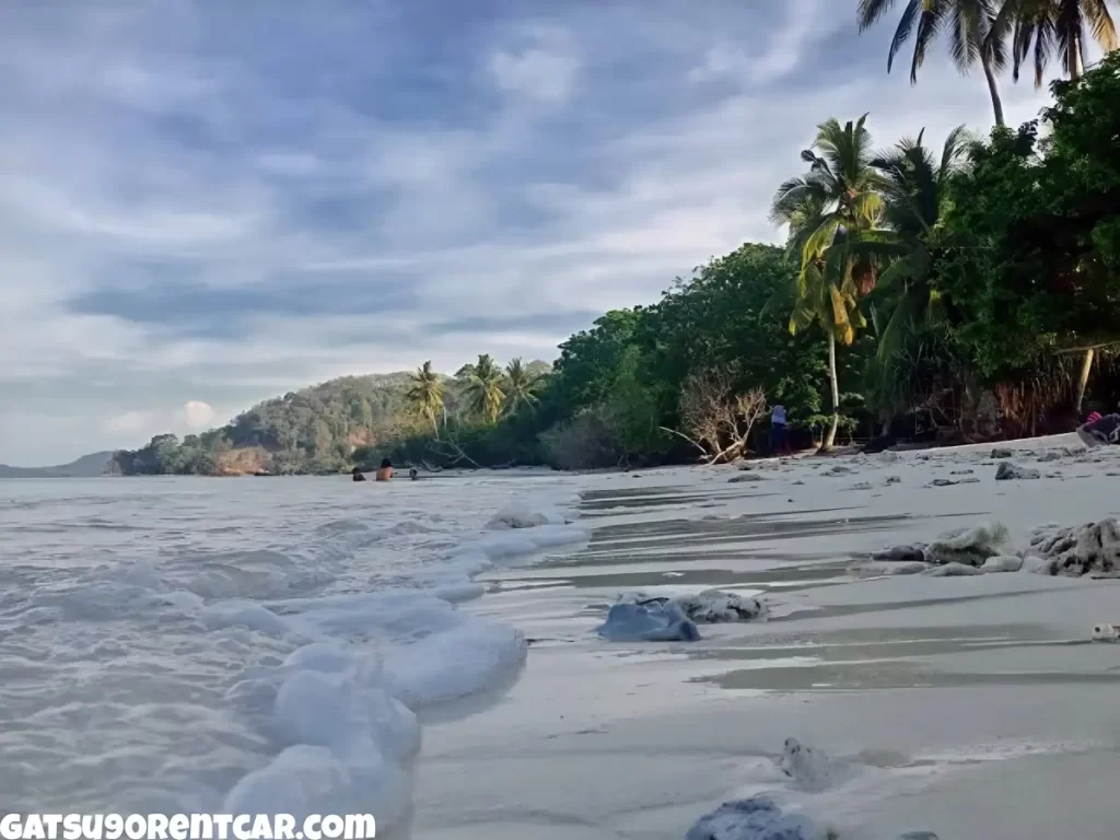 Ini Dia! Tiket Masuk Pantai Teluk Hantu Lampung Masih Terjangkau