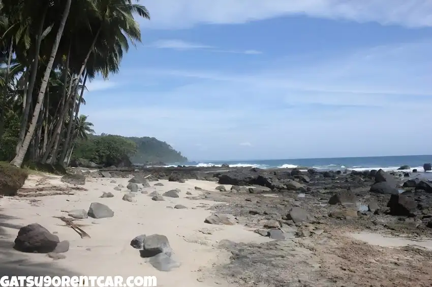 Menikmati Keindahan Pantai Tembakak dengan Tips Wisata yang Berharga