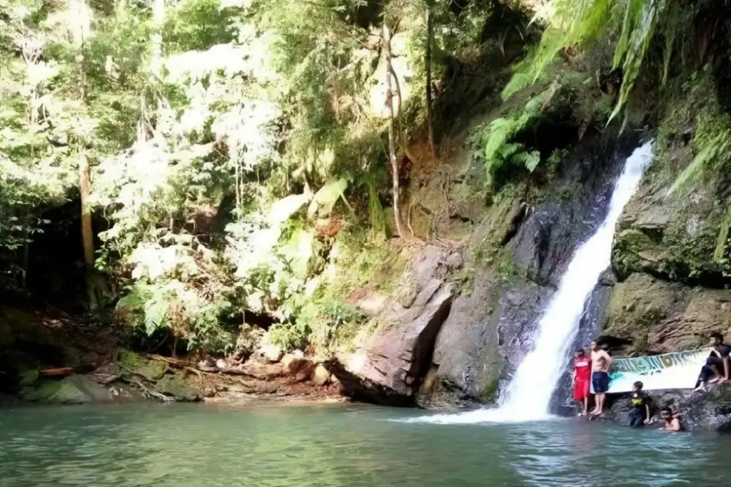 Fasilitas Air Terjun Batu Dinding Kampar