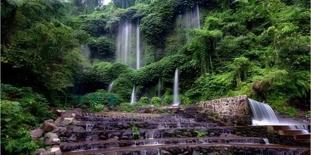 Fasilitas Air Terjun Benang Kelambu Lombok