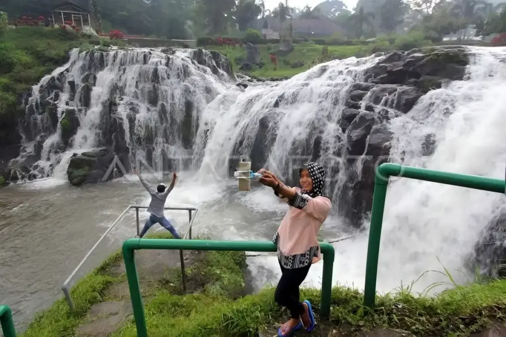 Fasilitas Air Terjun Blawan Bondowoso