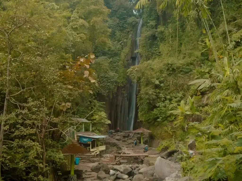 Fasilitas Air Terjun Coban Canggu Mojokerto