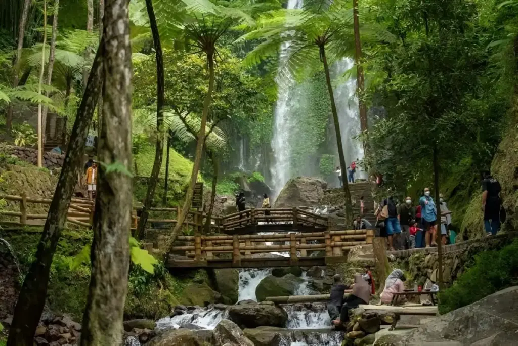 Fasilitas Air Terjun Jumog Karanganyar