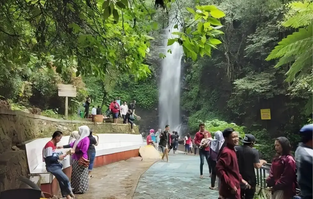 Fasilitas Air terjun Dlundung