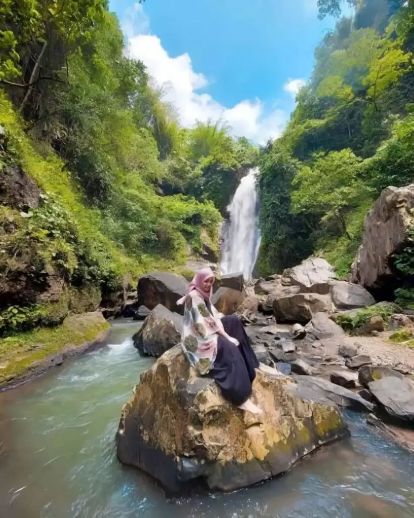 Spot Wisata di Air Terjun Antrokan