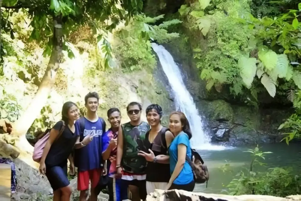 Spot Wisata di Air Terjun Batu Dinding Kampar