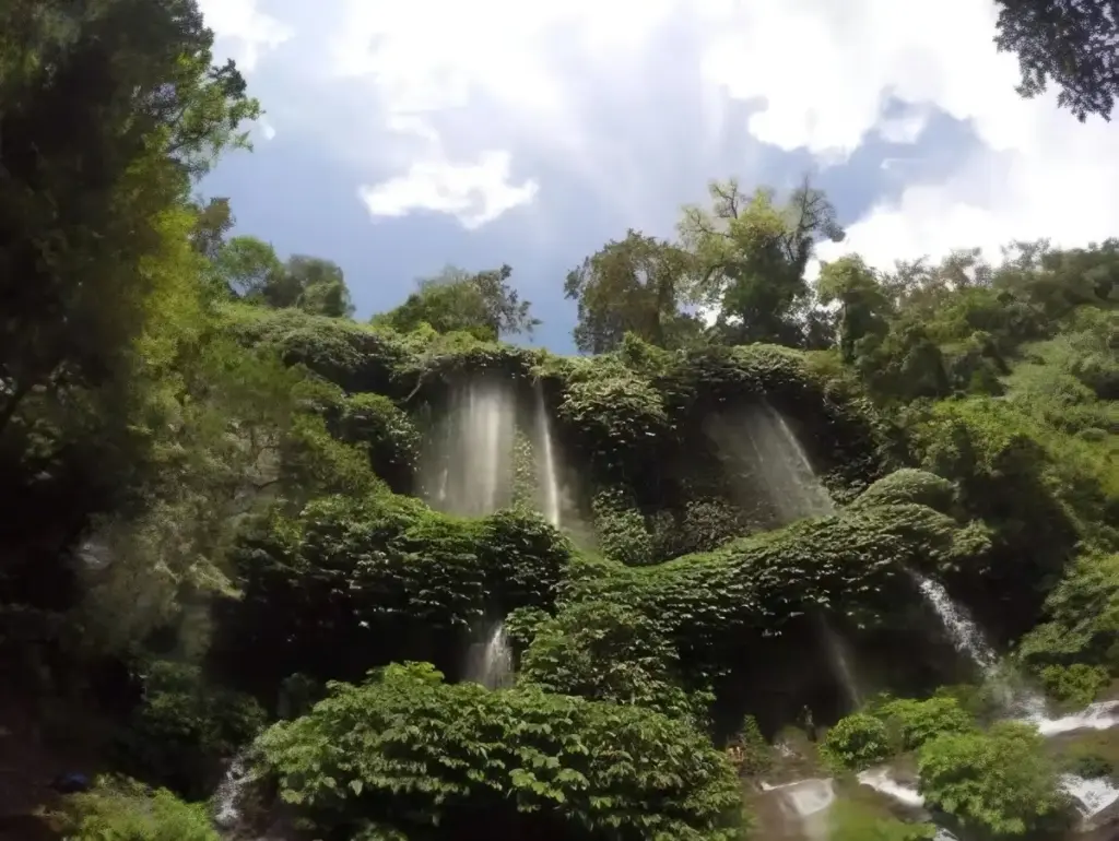 Tips Berkunjung Air Terjun Benang Kelambu Lombok