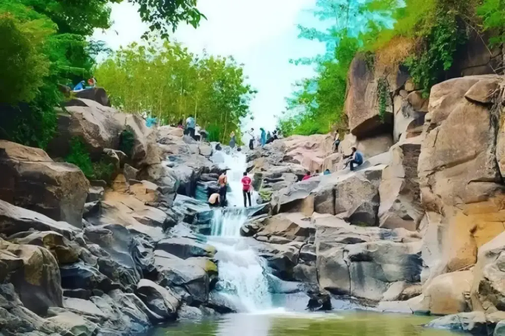 Air Terjun Rora Dompu NTB