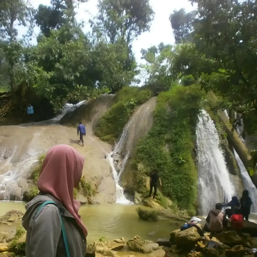 Alamat dan Rute Lokasi Air Terjun Lembah Bongok Tuban