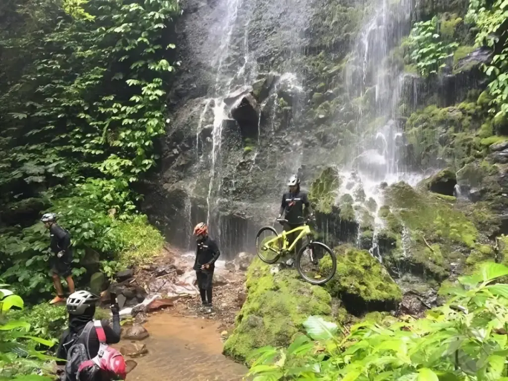 Fasilitas Air Terjun Lawean Blitar