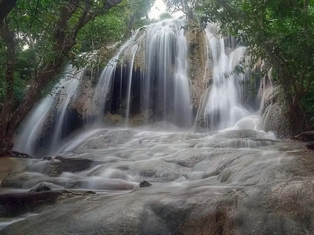 Fasilitas Air Terjun Pantai Pelang Trenggalek