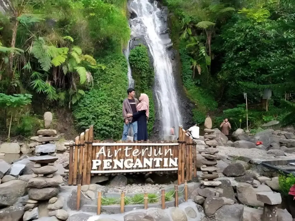 Fasilitas Air Terjun Pengantin Ngawi