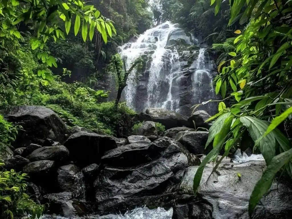 Jam Buka Air Terjun Parang Kikis Tulungagung