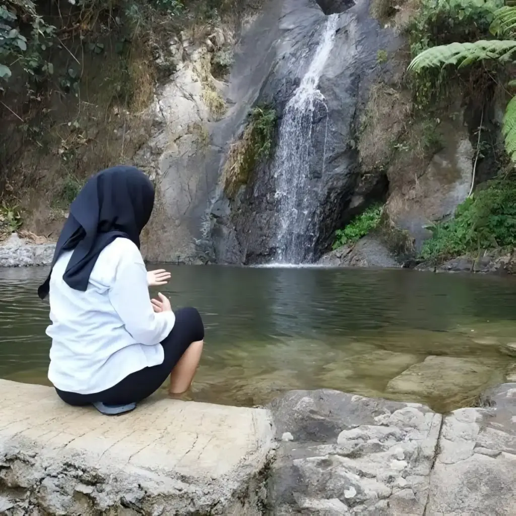 Spot Wisata di Air Terjun Kali Banteng