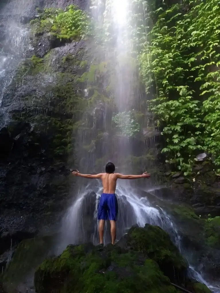 Spot Wisata di Air Terjun Lawean