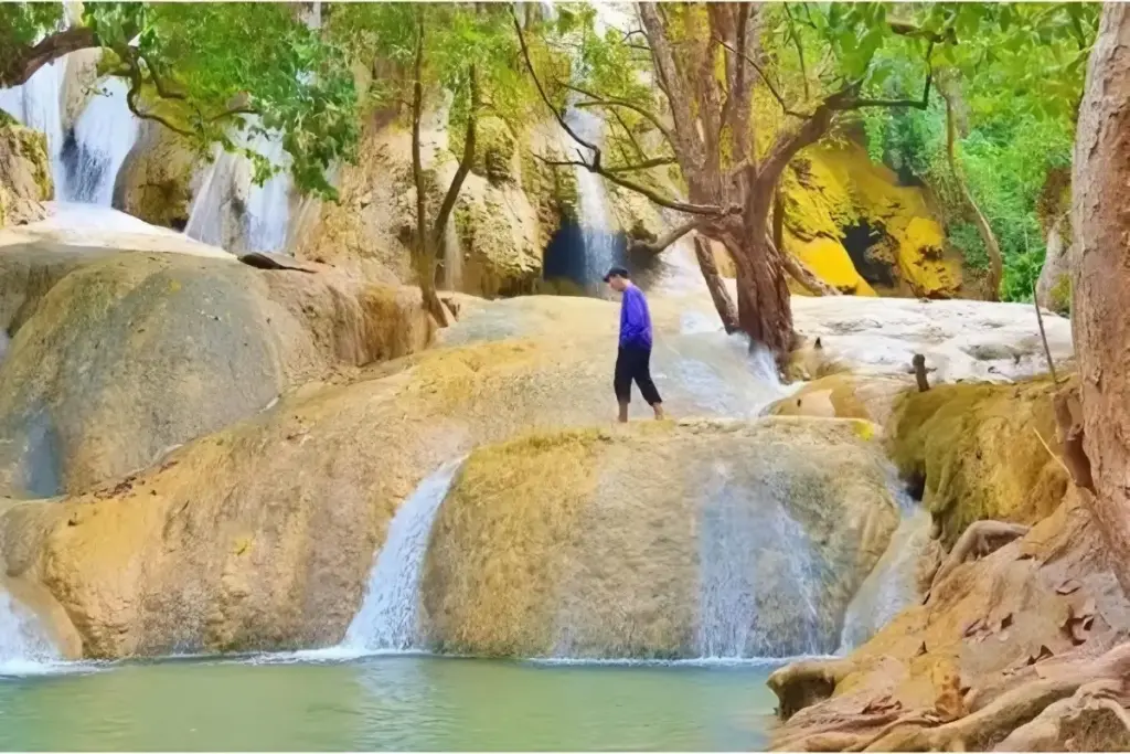 Spot Wisata di Air Terjun Pantai Pelang