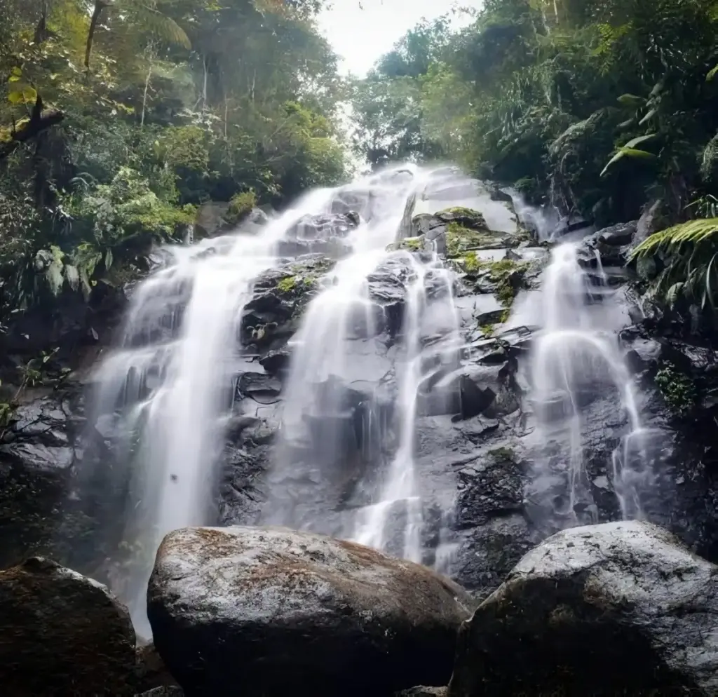 Spot Wisata di Air Terjun Parang Kikis