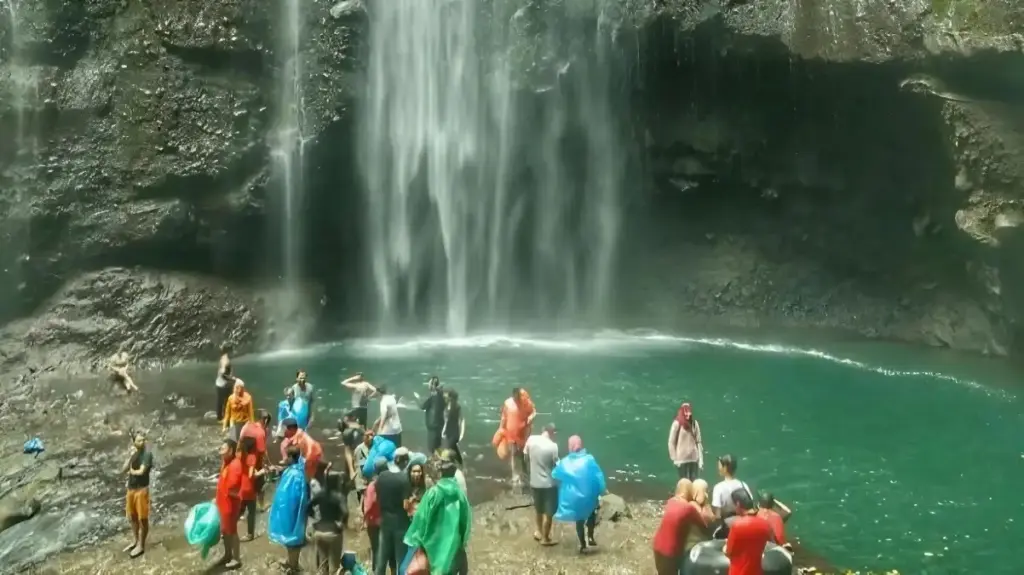 Tips Berkunjung Air Terjun Madakaripura Probolinggo