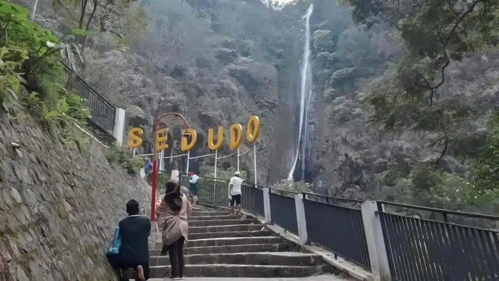 Alamat dan Rute Lokasi Air Terjun Sedudo Nganjuk