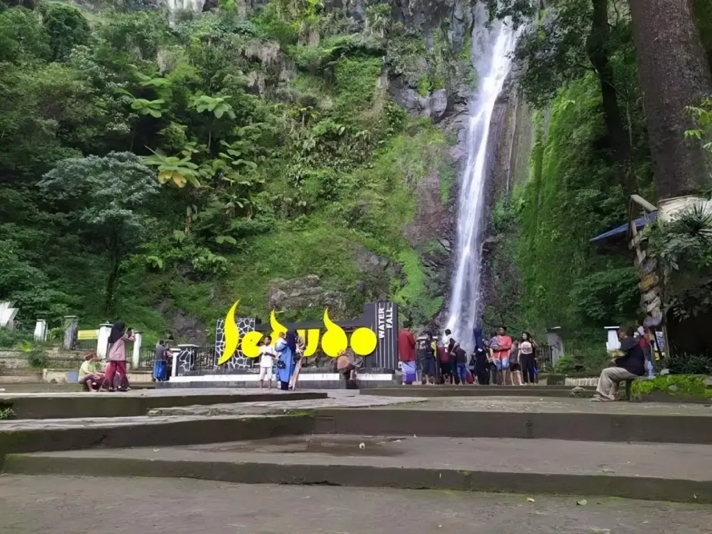 Fasilitas Air Terjun Sedudo Nganjuk