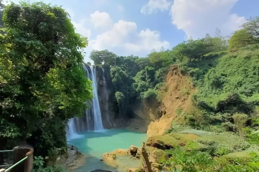 Spot Wisata di Air Terjun Sanggrahan Tuban