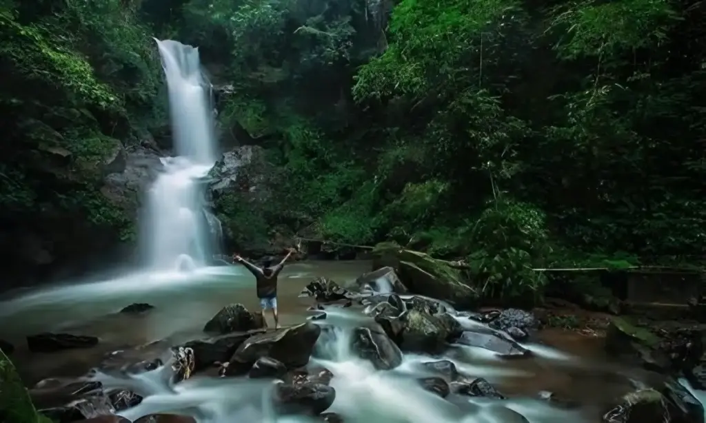 Spot Wisata di Air Terjun Sekar langit Magelang