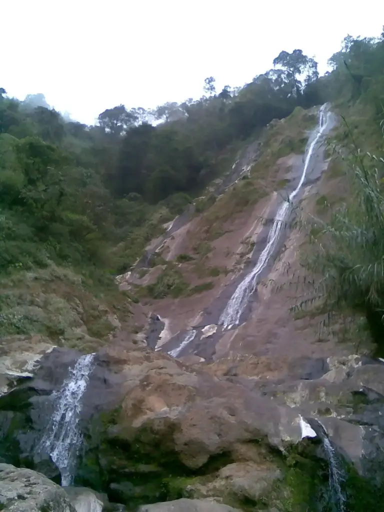 Spot Wisata di Air Terjun Sikarim