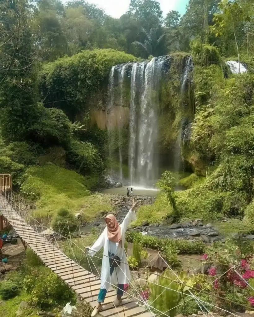 Spot Wisata di Air Terjun Tirai