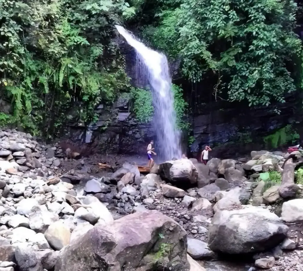 Spot Wisata di Air Terjun Tretes