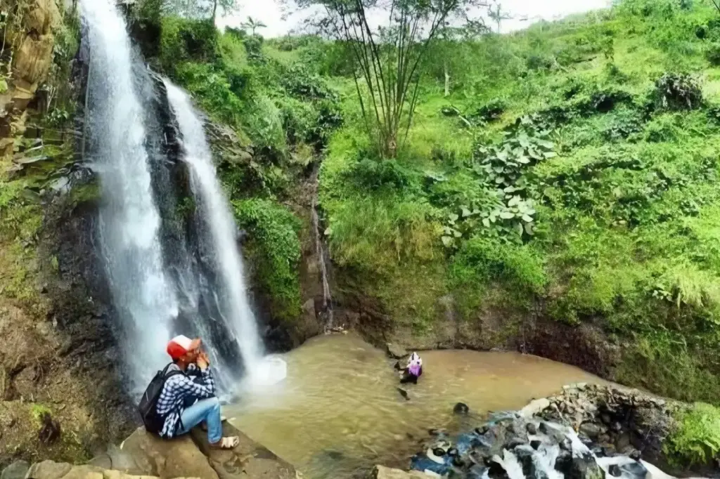 Spot Wisata di Air Terjun Watu Gompeng