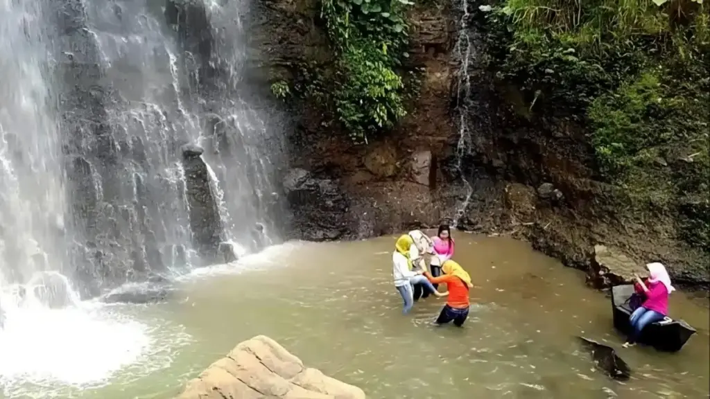 Tips Berkunjung Air Terjun Watu Gompeng