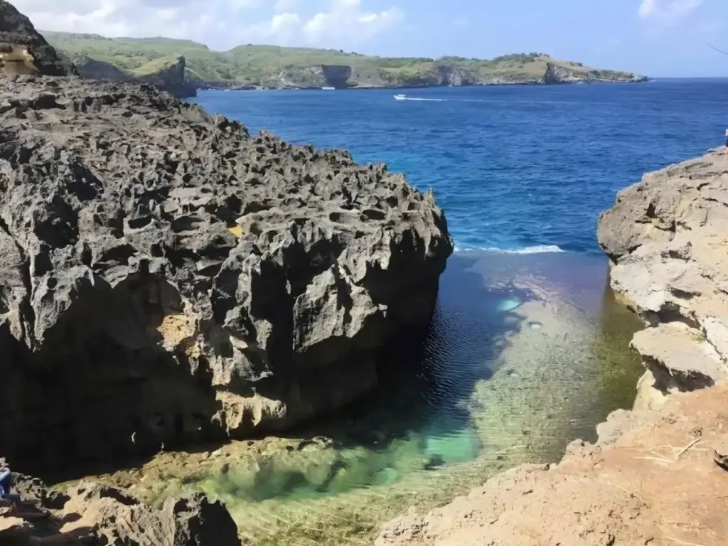 Alamat dan Rute Lokasi Angels Billabong