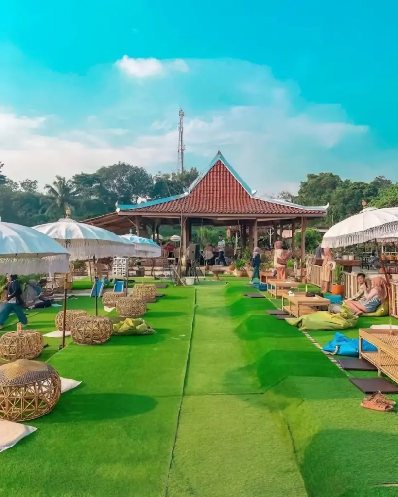 Fasilitas Angkringan Tepi Sawah