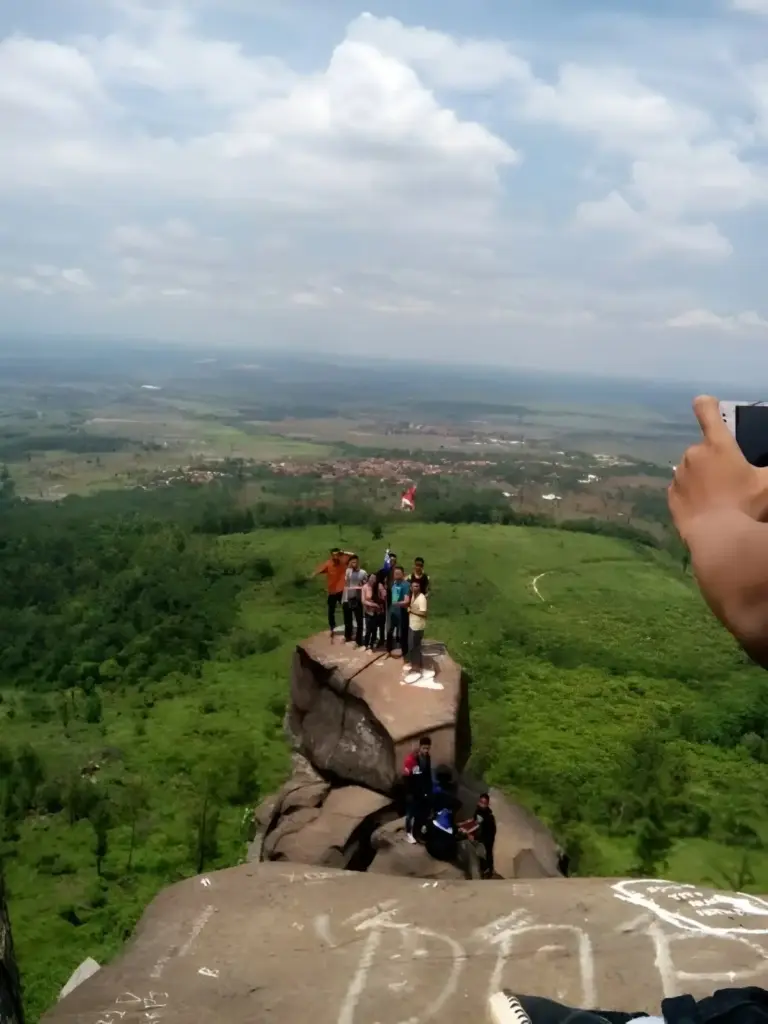 Batu Agung Sumedang 3 Alamat dan Rute Lokasi