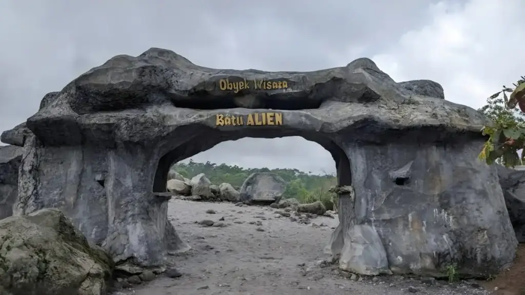 Batu Alien Cangkringan Yogyakarta