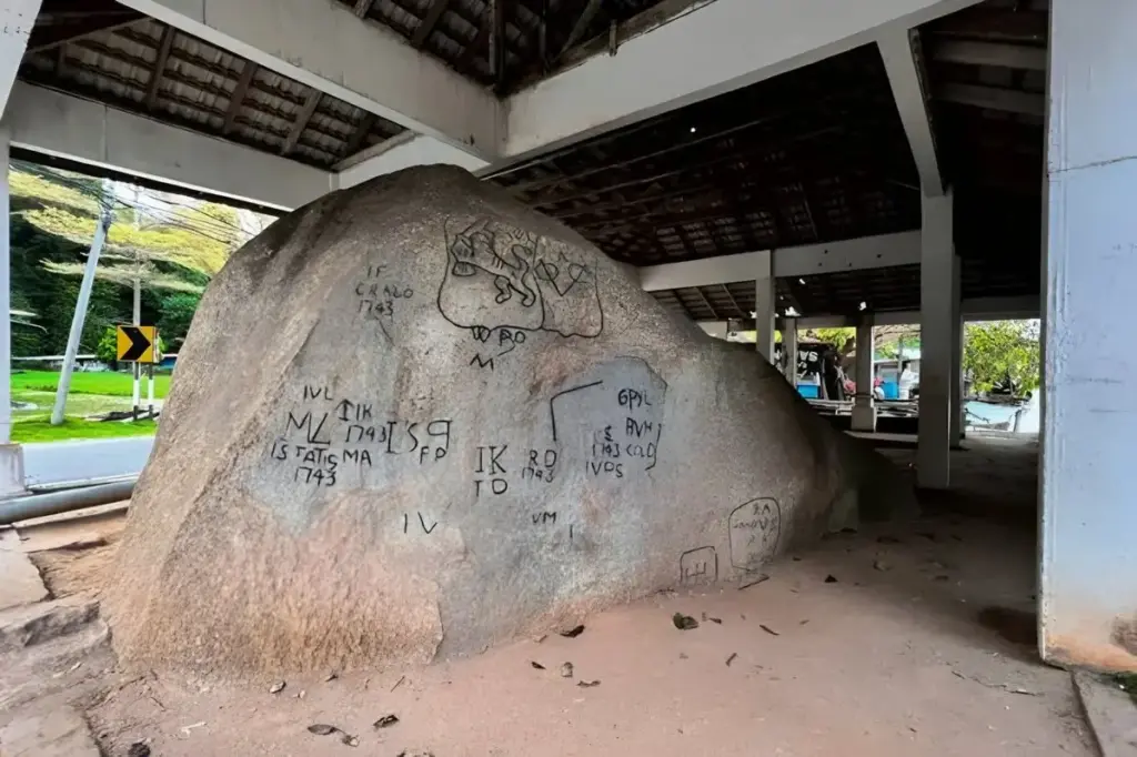 Batu Bersurat Pulau Pangkor 8 Menikmati Keindahan Tarikan Batu Bersurat