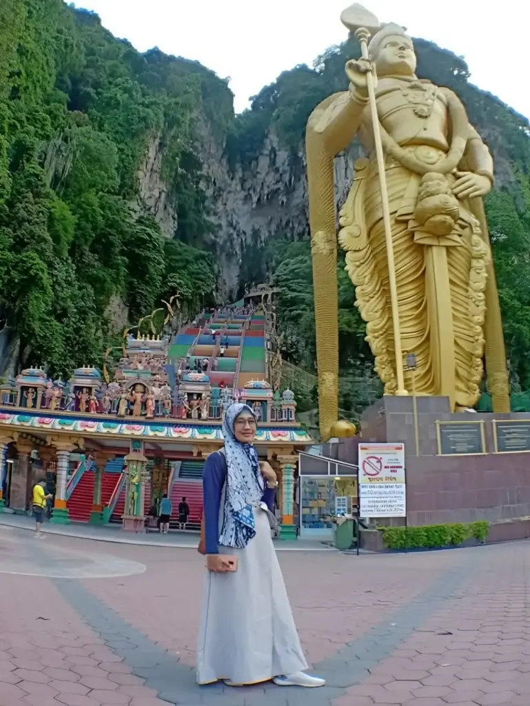 Batu Caves Kuala Lumpur 9 Menikmati Keindahan dan Panjat Tebing