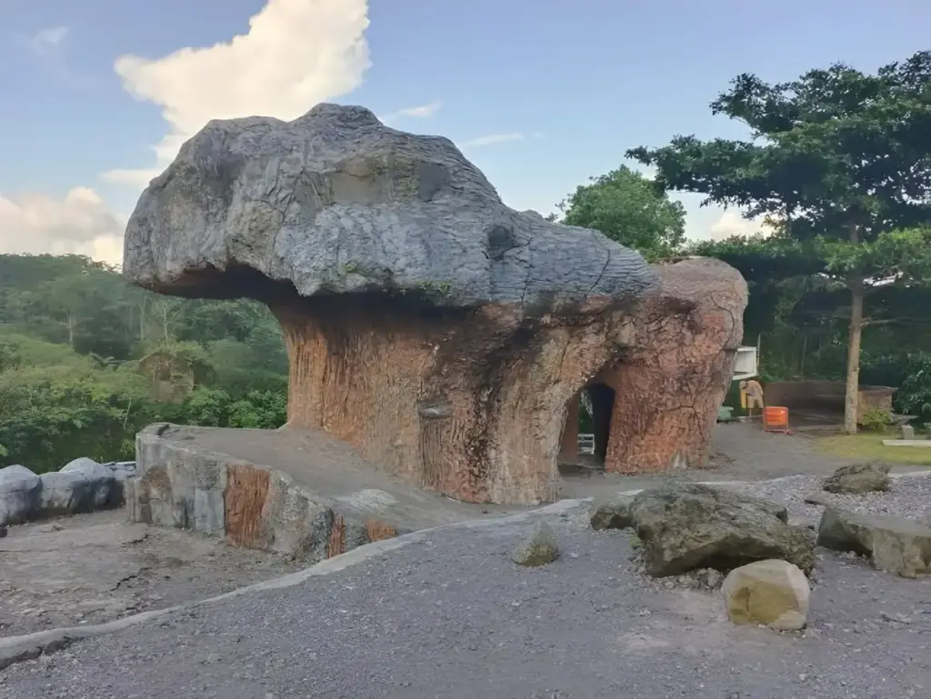 Spot Wisata di Batu Alien Cangkringan