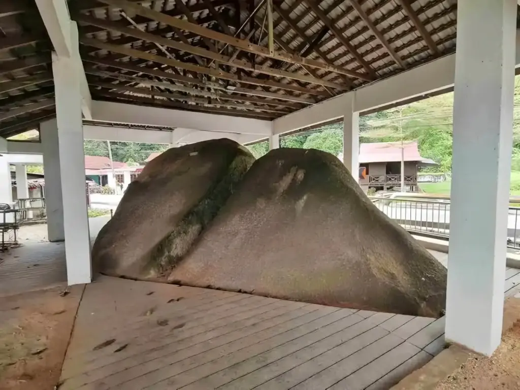 Batu Bersurat Pulau Pangkor 6 Spot di Batu Bersurat