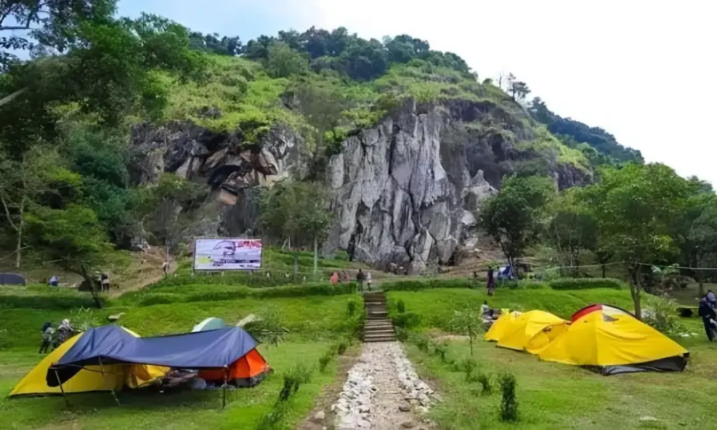 Batu Lawang Cirebon 4 Fasilitas