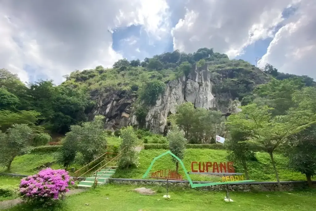 Batu Lawang Cirebon 2 Harga Tiket Masuk Batu Lawang